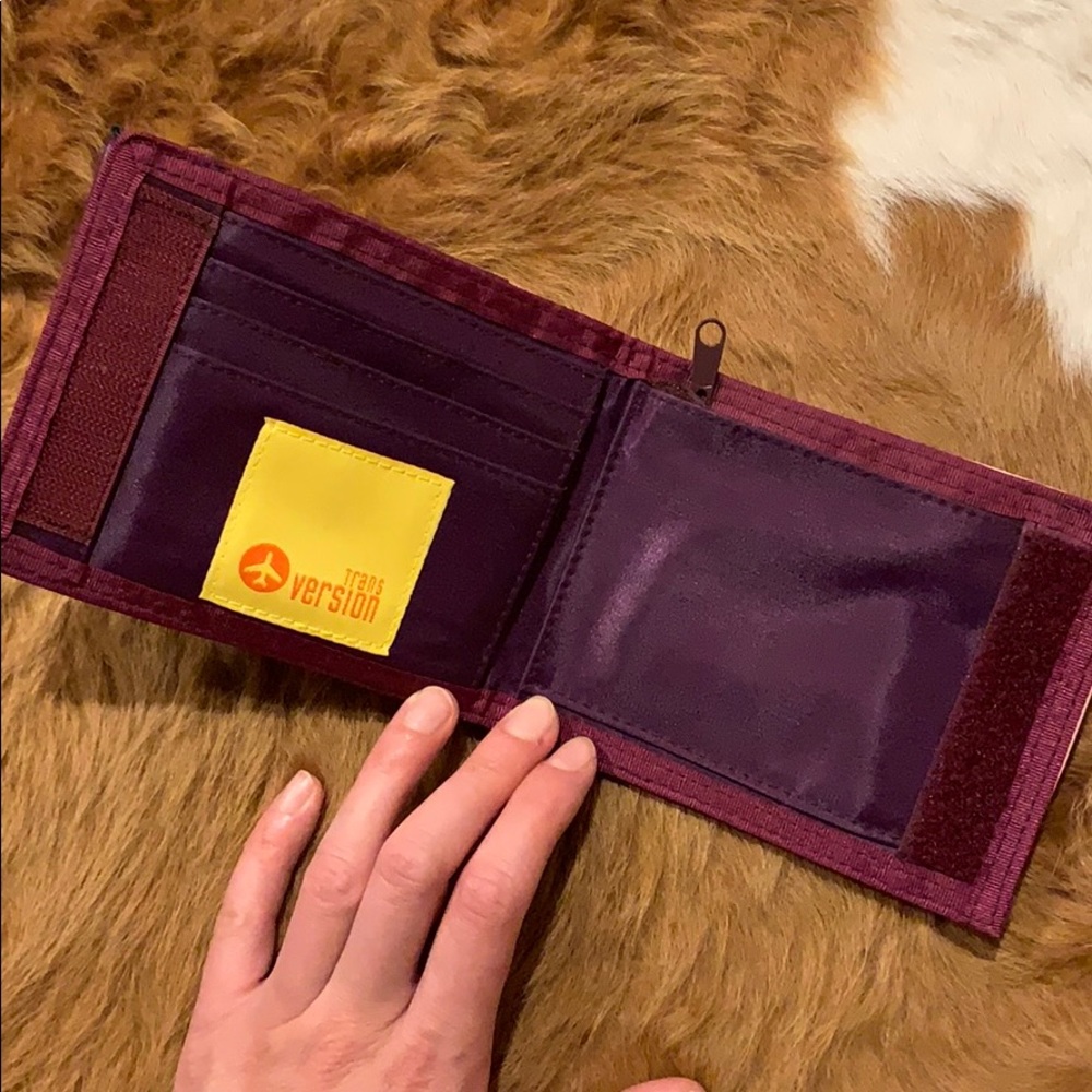 Transversion Girl With Flower Velcro Wallet - Gem